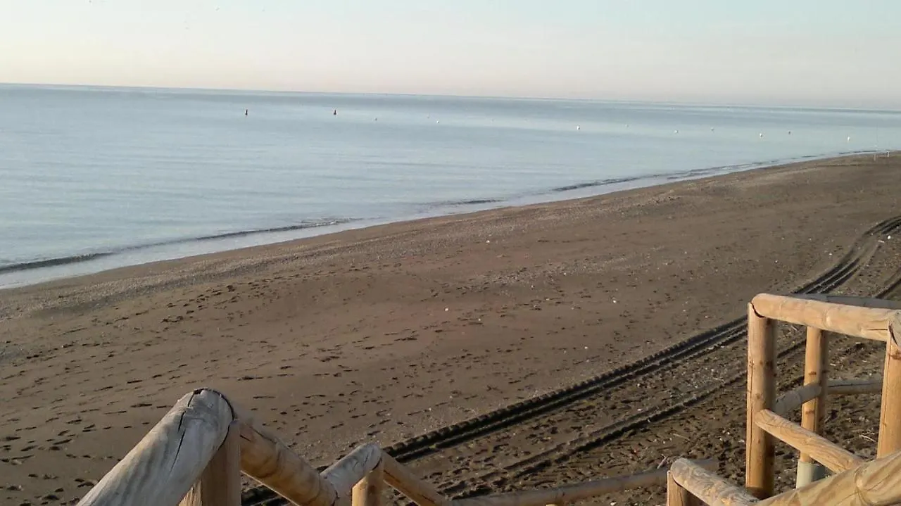 Apartamento Valle-Niza: Beachfront Retreat in Velez-Malaga